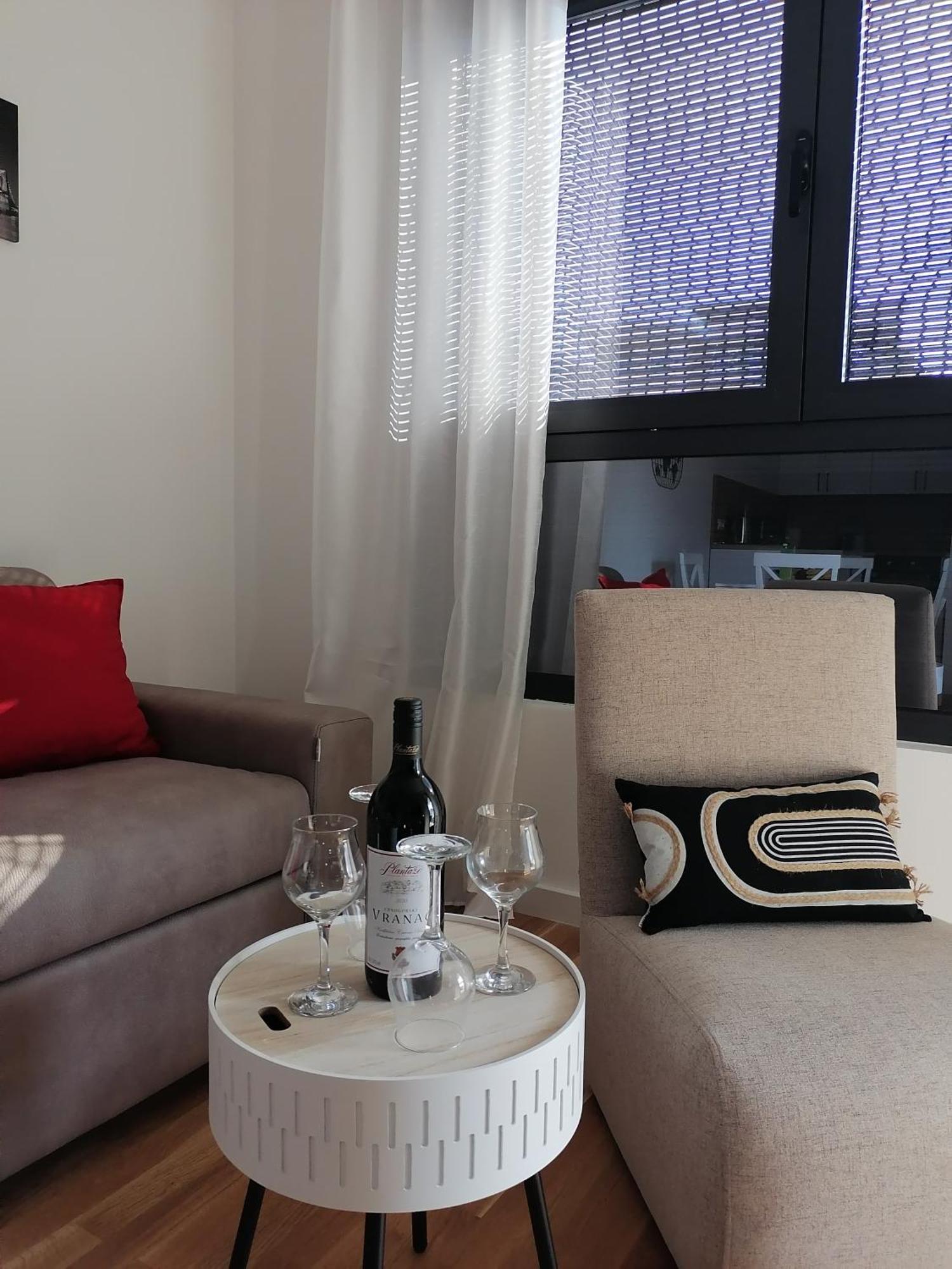 Vegi Apartments Bar Luaran gambar